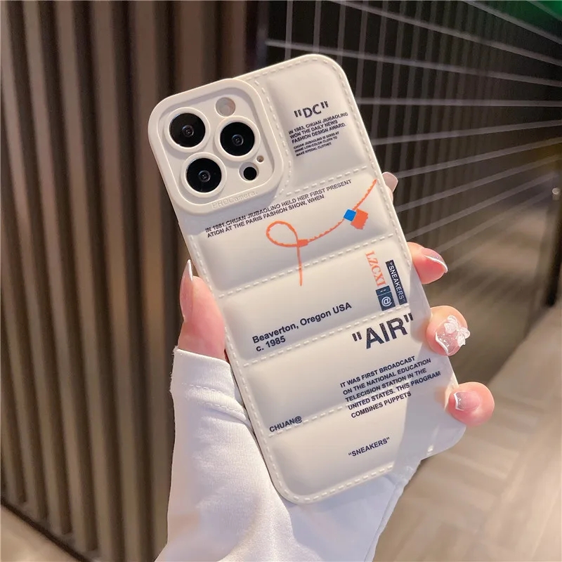 Sneaker Case - 高級ダウンジャケット生地のファッショナブルなスニーカー風ストリートフォンケース iPhone 17 16 15 14